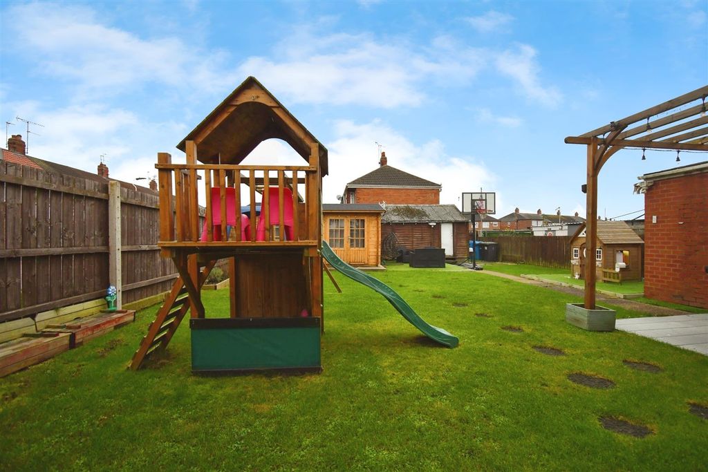 Property photo 3 of 19 Rear External Nf