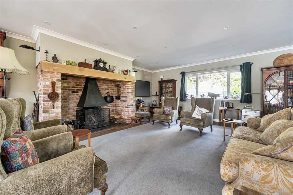 Property photo 2 of 21 Sitting Room