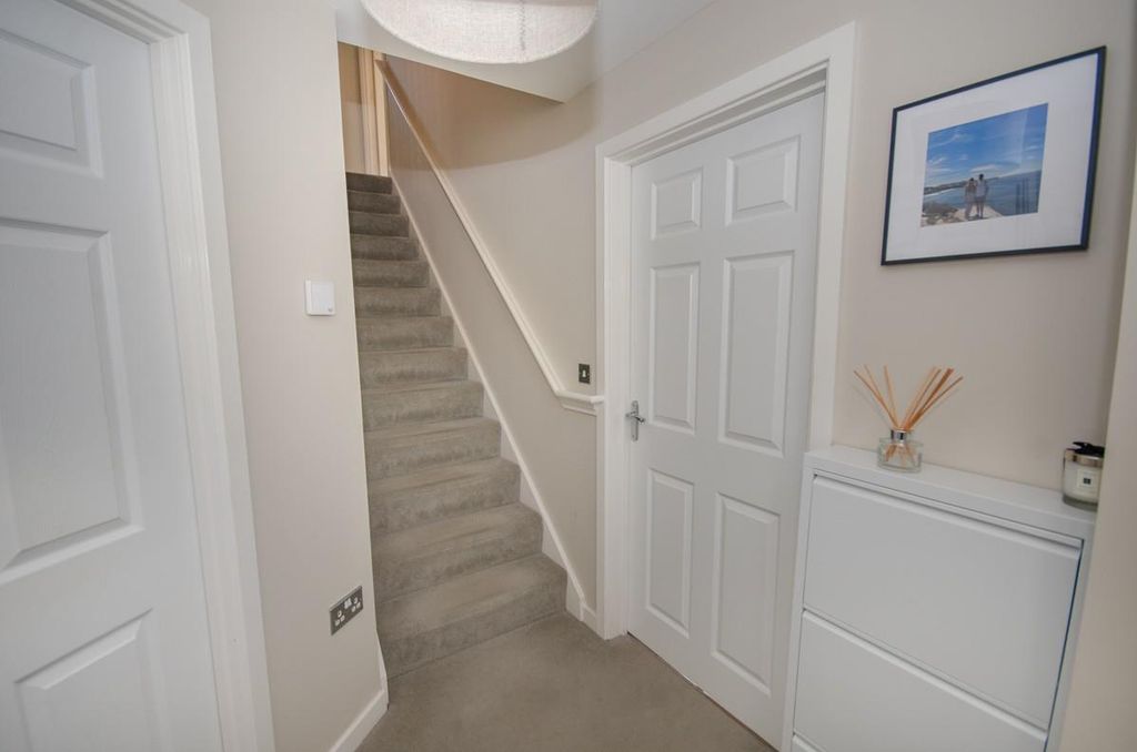 Property photo 3 of 22 Entrance Hall.Jpg