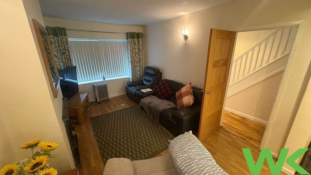 Property photo 3 of 16 Livingroom