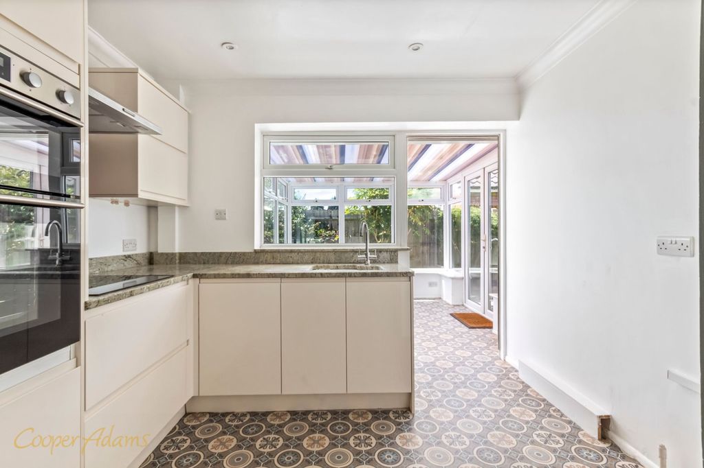 Property photo 3 of 18 Kitchen