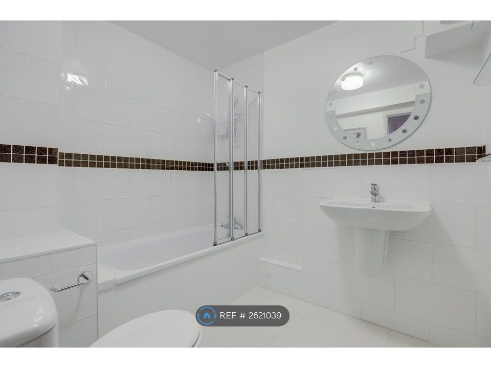 Property photo 3 of 11 Modern Bright Bathroom