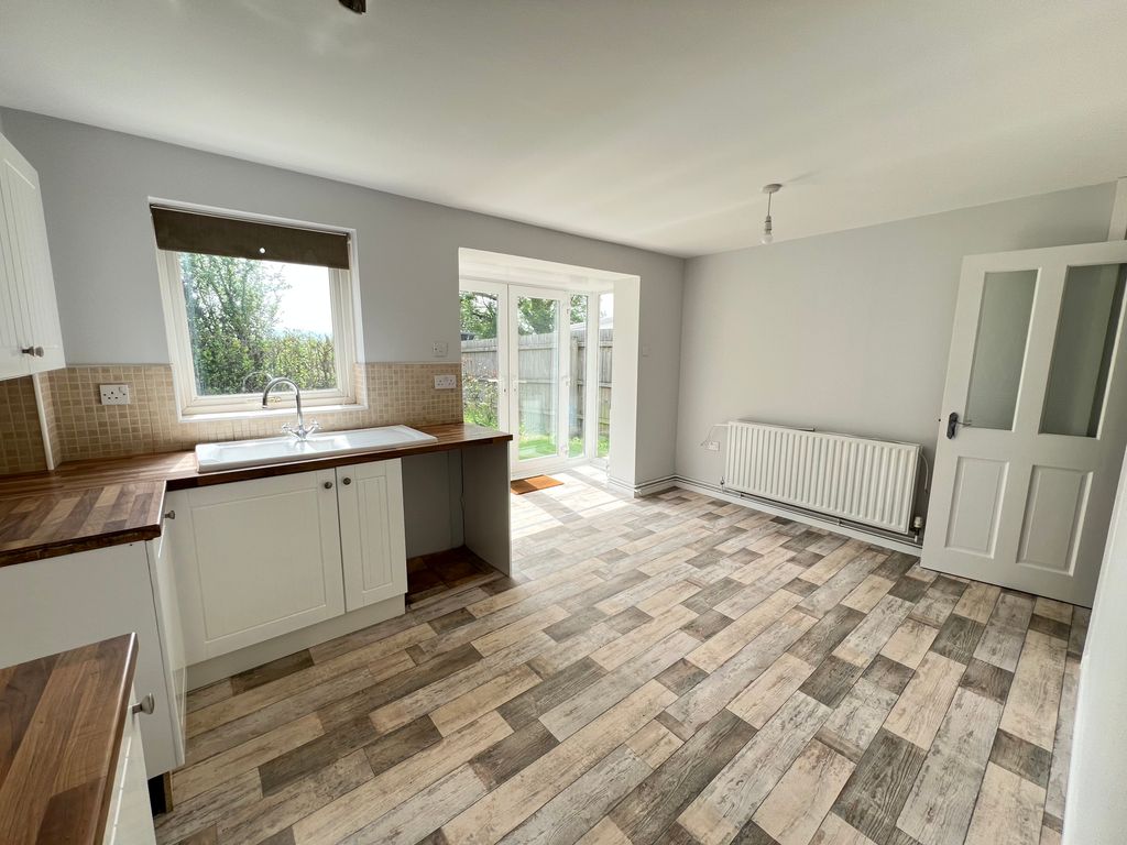 Property photo 3 of 14 Kitchen Cf31 Bridgend Brackla