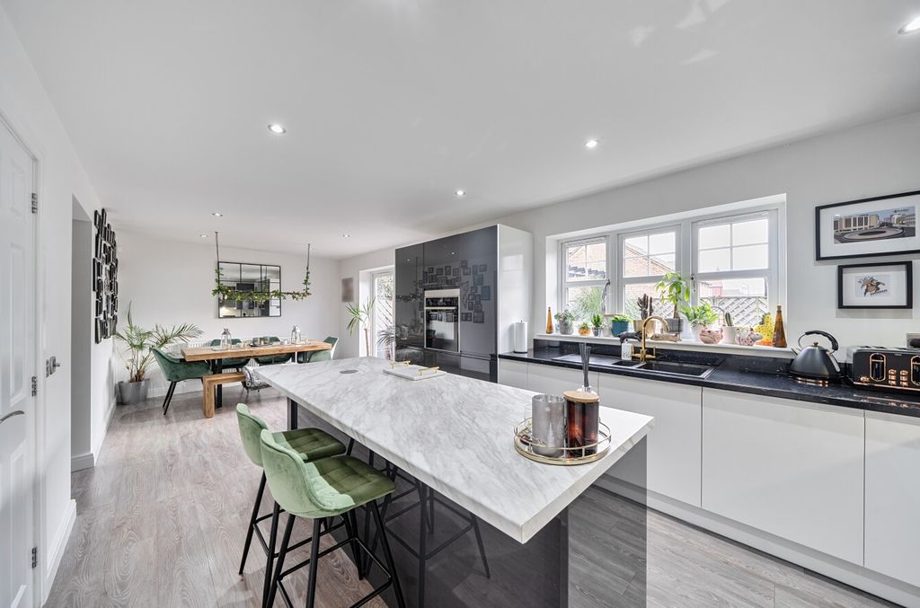 Property photo 1 of 22 1383762-21-694934...