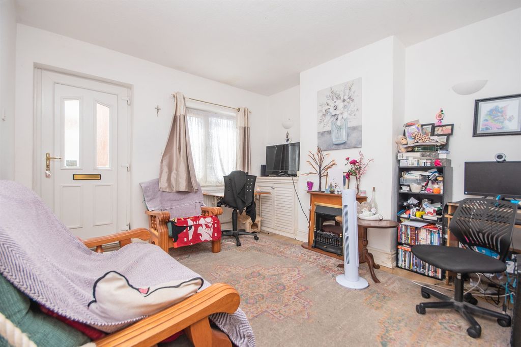 Property photo 2 of 6
