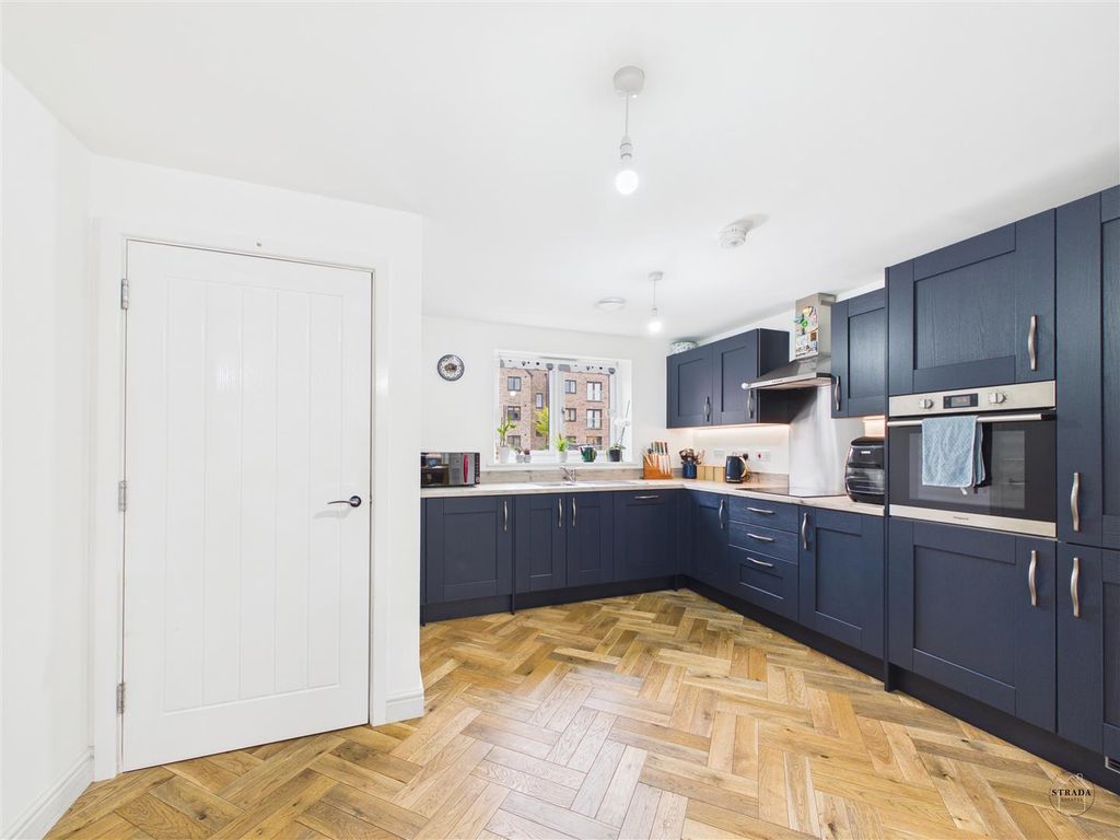 Property photo 3 of 30 Cam03252G0-Pr0147-Still023.Jpg