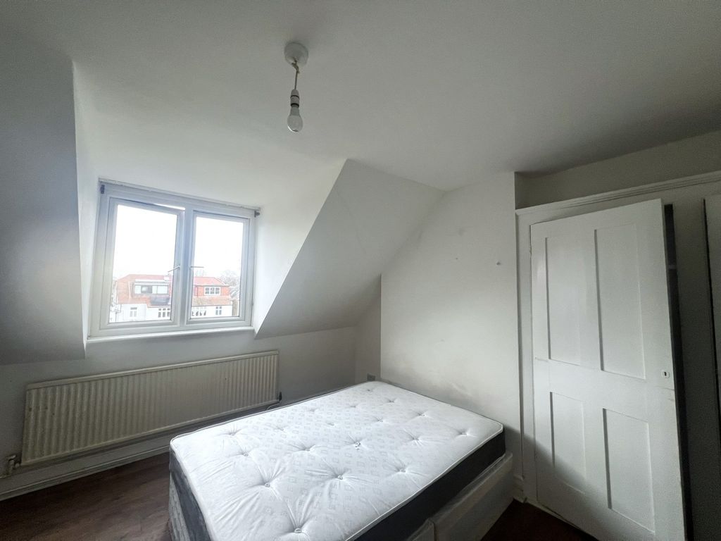 Property photo 1 of 5 Studio Flat Available Immediately In Streatham