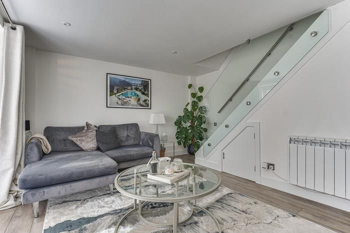 Property photo 3 of 9 5 St George's Mews-3.Jpg