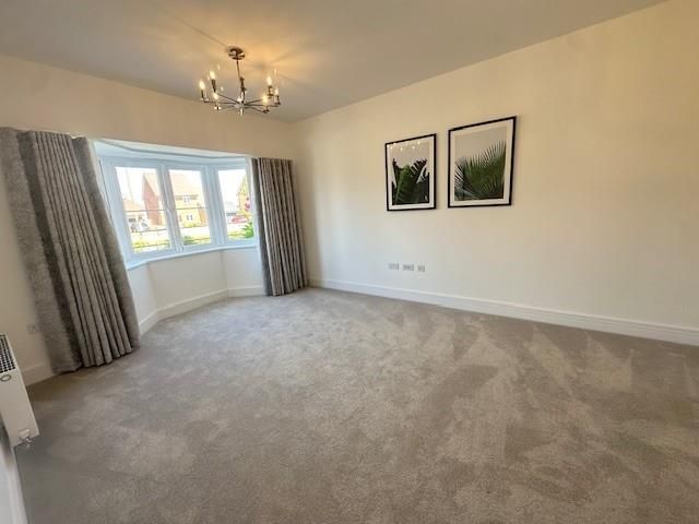 Property photo 3 of 13 Lounge