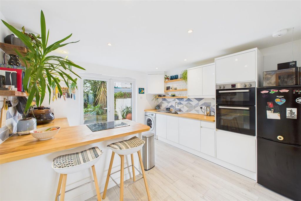 Property photo 2 of 28 Kitchen