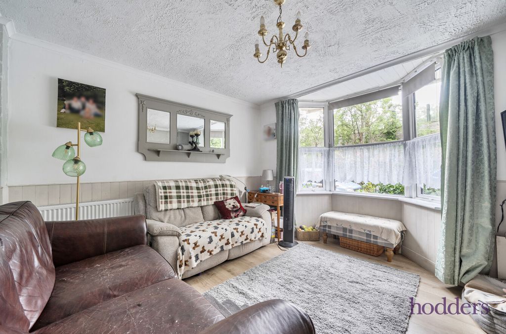 Property photo 2 of 18 Fb42B487-Bb34-428...
