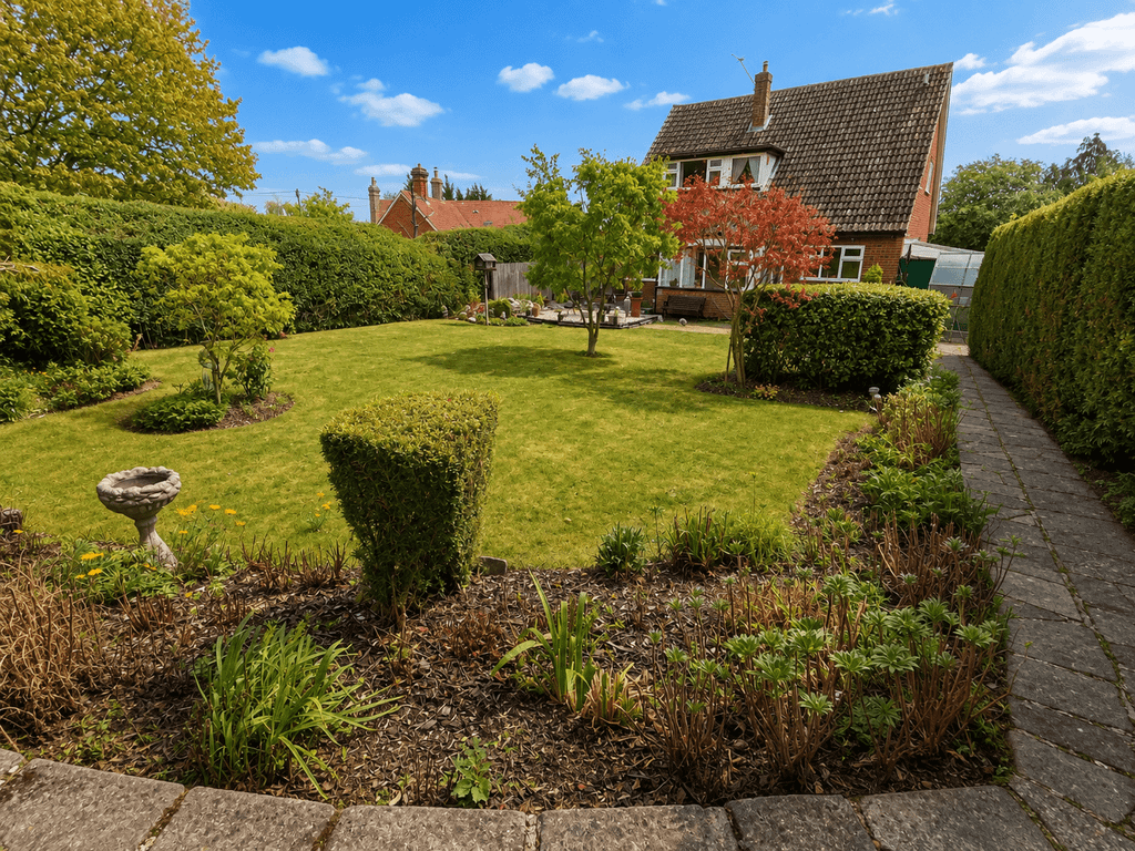 Property photo 2 of 15 Garden 6