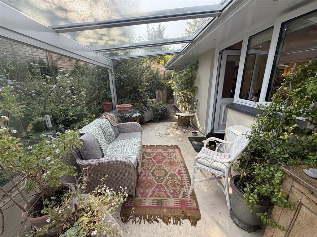Property photo 3 of 11 Garden Room.Jpeg