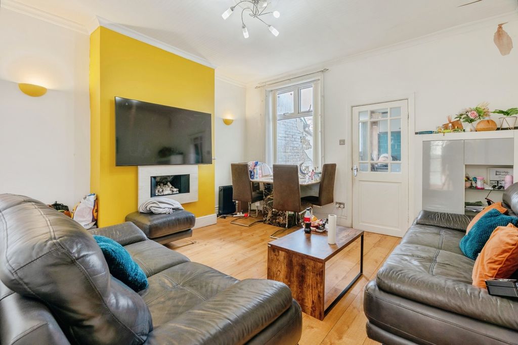 Property photo 3 of 11 Pbox-Img.Jpg