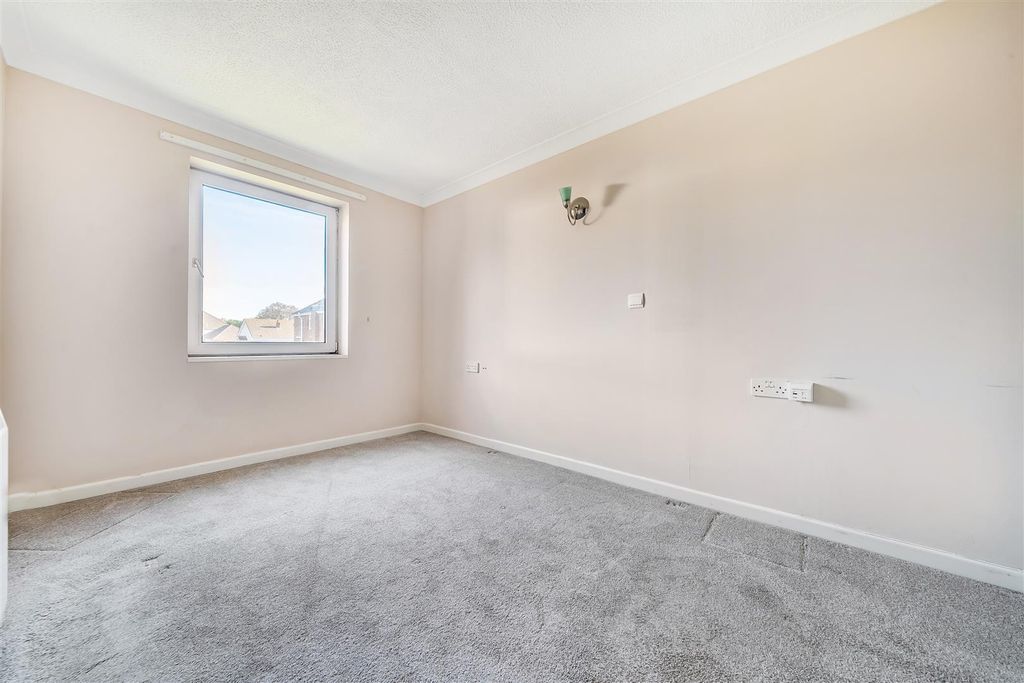 Property photo 2 of 12 Bedroom