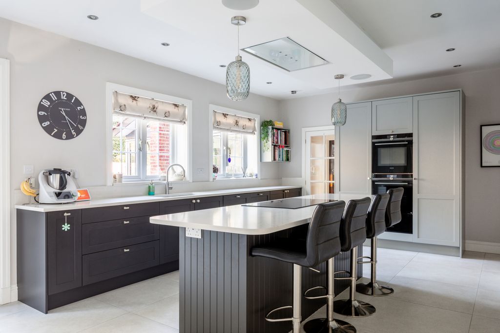 Property photo 3 of 32