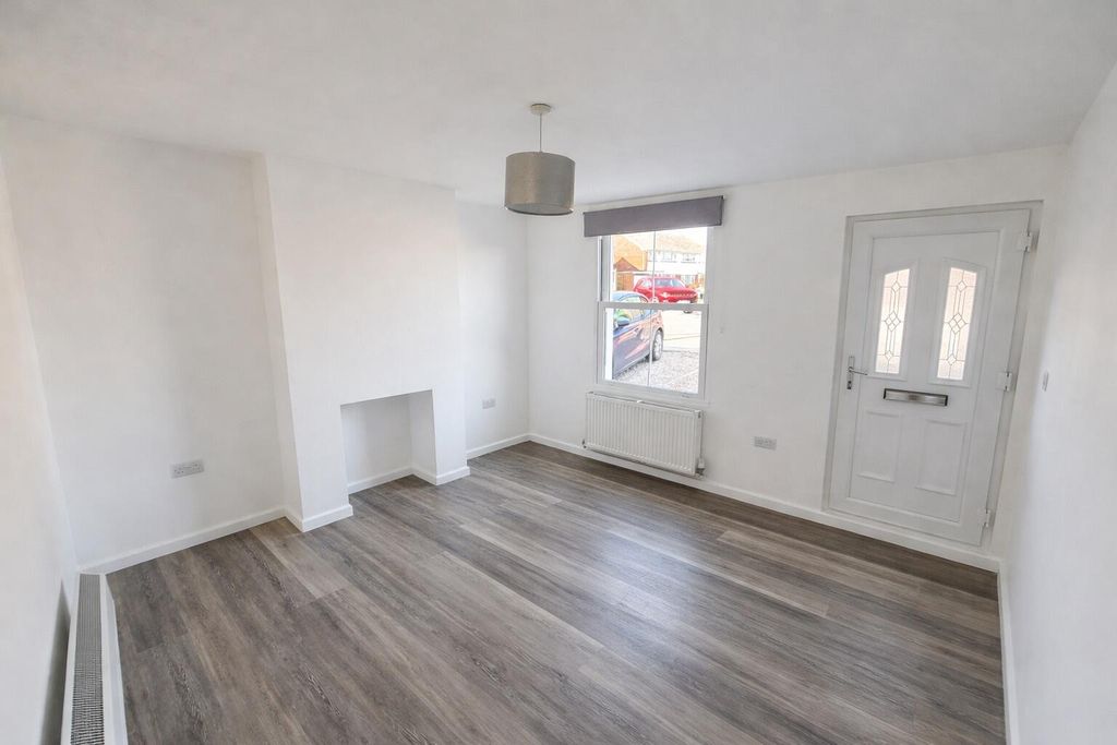 Property photo 3 of 14 Living Room