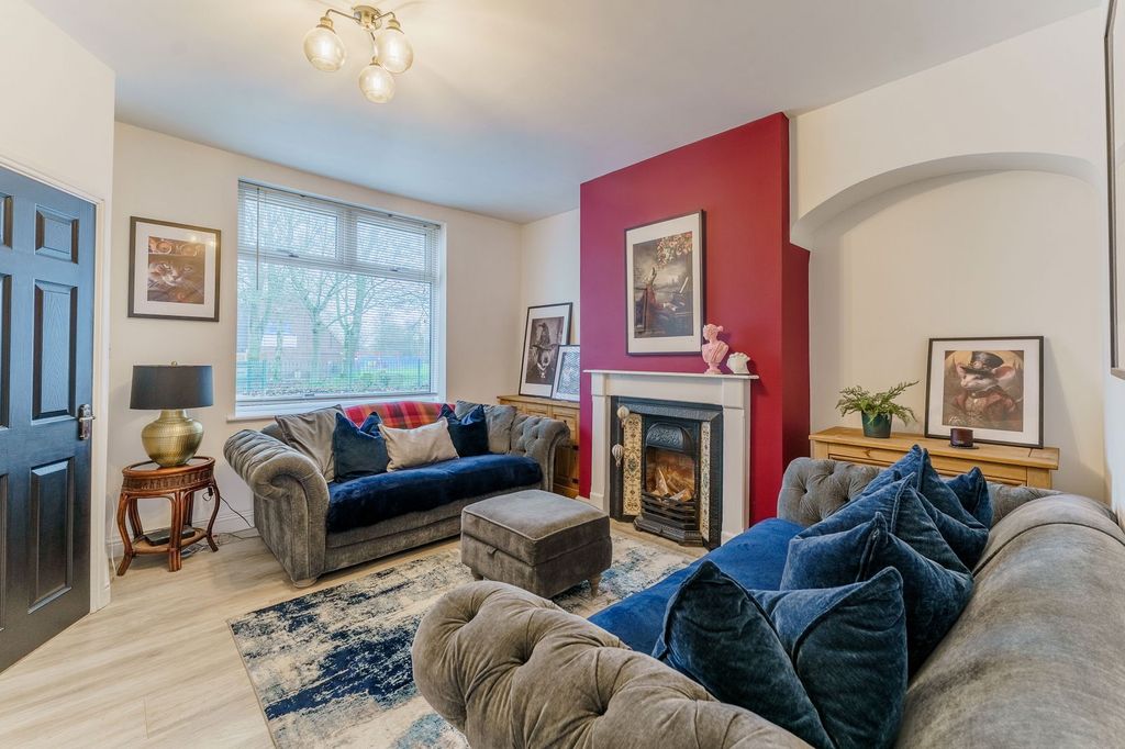 Property photo 2 of 28