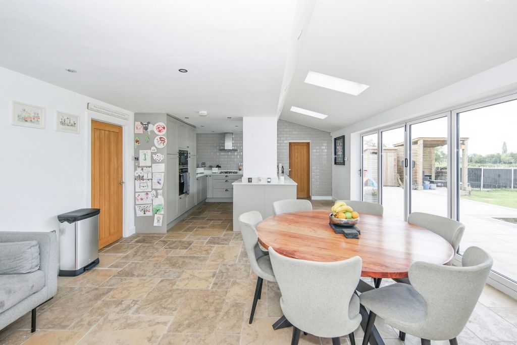 Property photo 3 of 22 Pbox-Img.Jpg