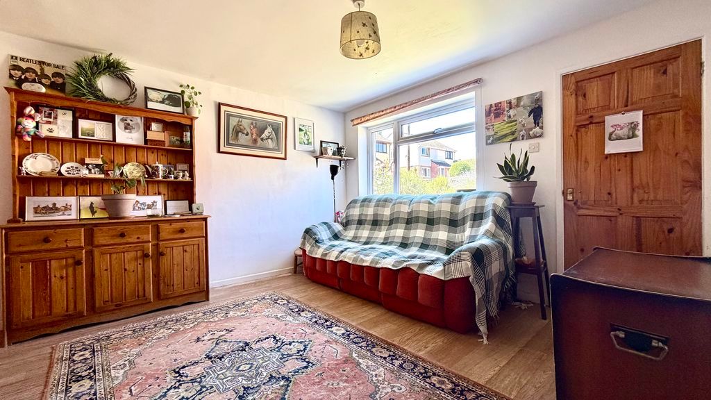 Property photo 2 of 10 Sitting Room