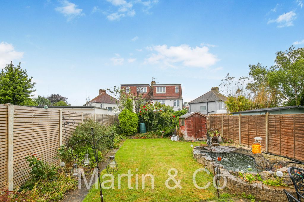 Property photo 3 of 18 1716501066 - 63 Ash Road, Sm3 - 7