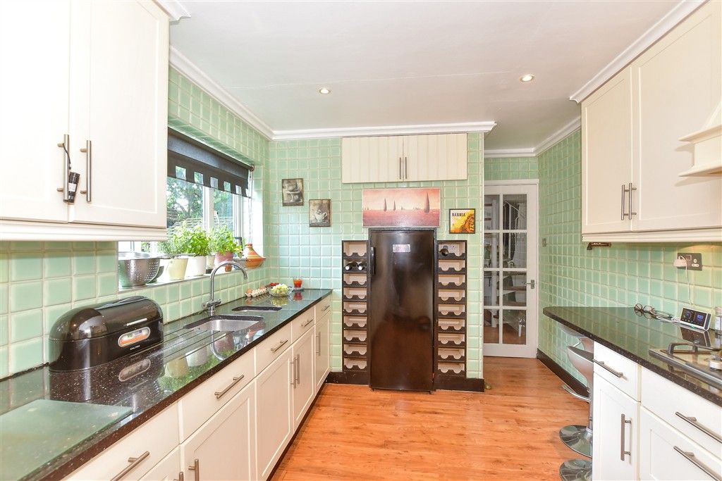 Property photo 1 of 9 Kitchen