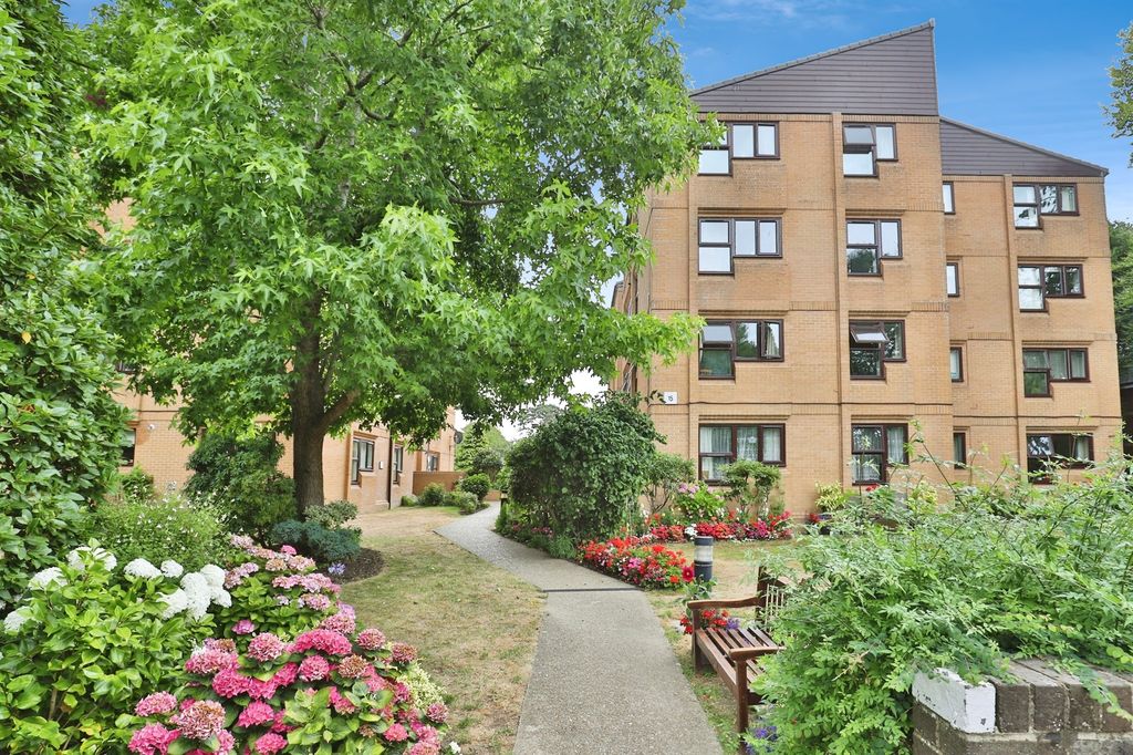 Property photo 1 of 17