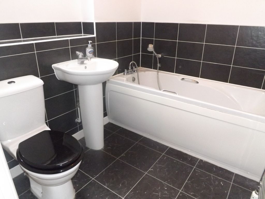 Property photo 3 of 6 Bathroom