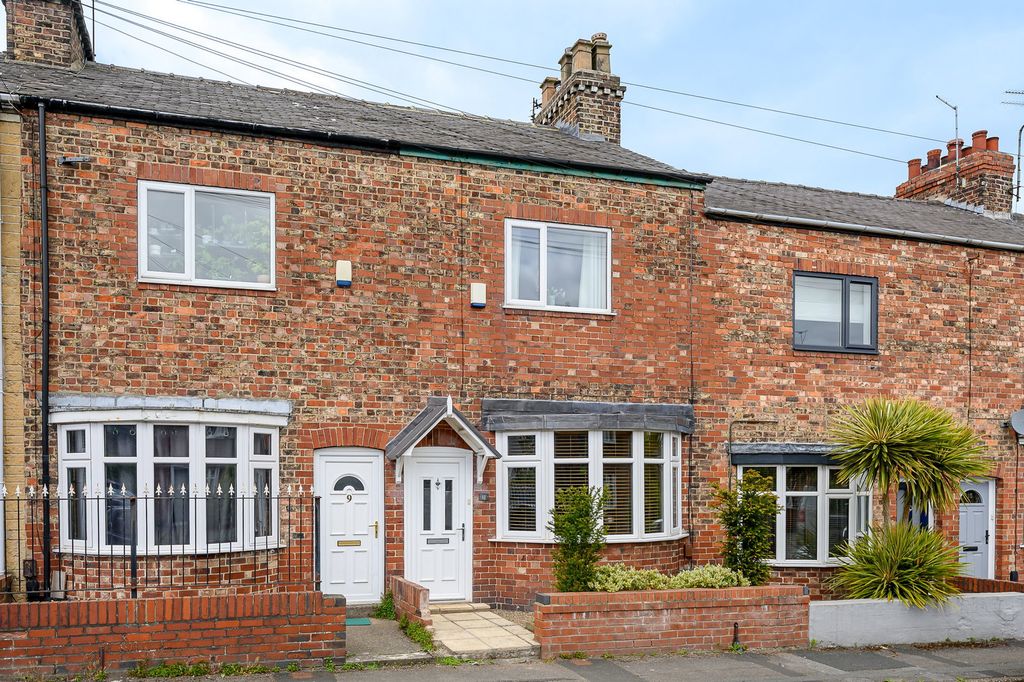 Property photo 1 of 28