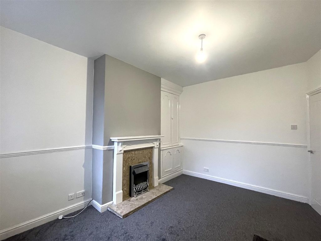 Property photo 3 of 10 Rear Reception .Jpeg