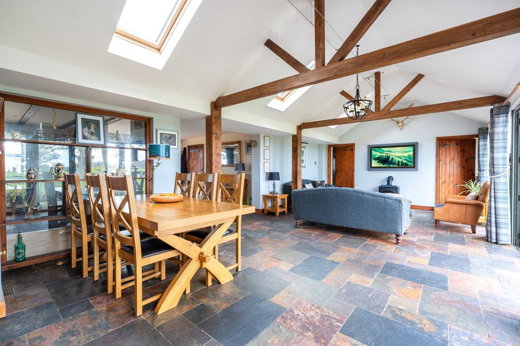 Property photo 3 of 27