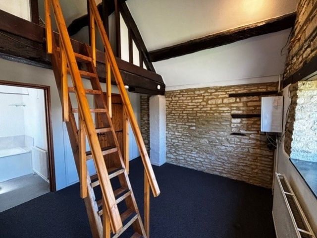 Property photo 3 of 9 Lounge 2