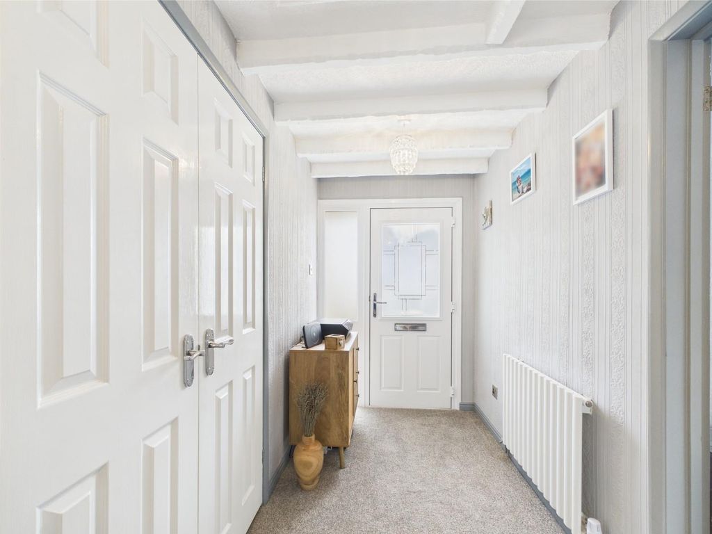 Property photo 2 of 27 Entrance Hall