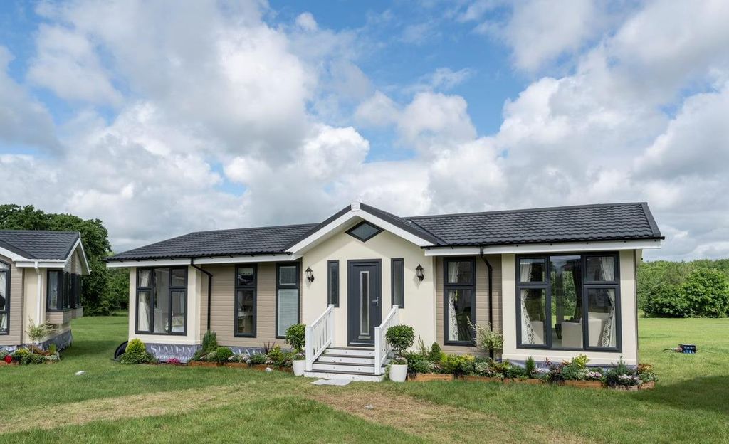 Property photo 1 of 13