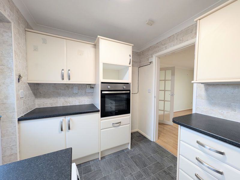 Property photo 2 of 12 Kitchen