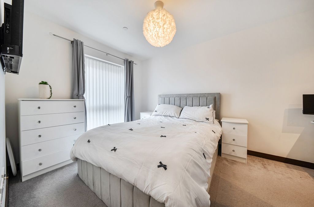 Property photo 3 of 17 1416808-10-699706...