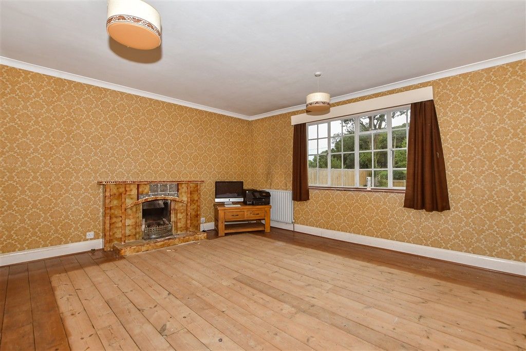 Property photo 1 of 10 Lounge