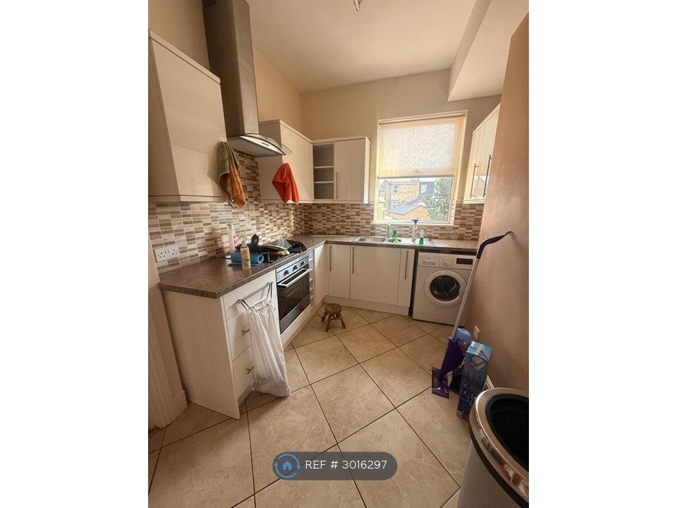 Property photo 3 of 12 Kitchen
