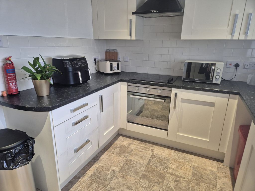 Property photo 3 of 5 Balcony