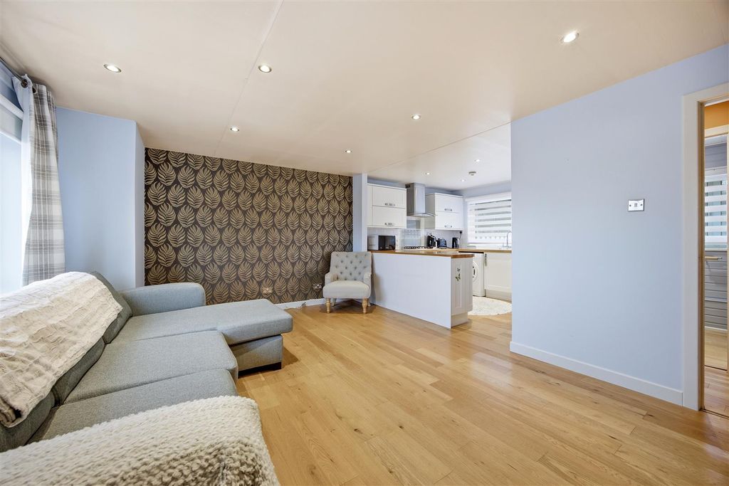 Property photo 3 of 12 11-43D_Cowgate_Kirkintilloch_011.Jpg