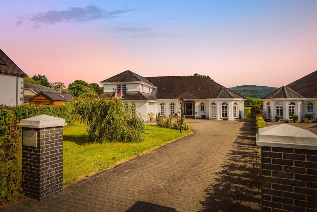 Property photo 2 of 27 Picture No. 50