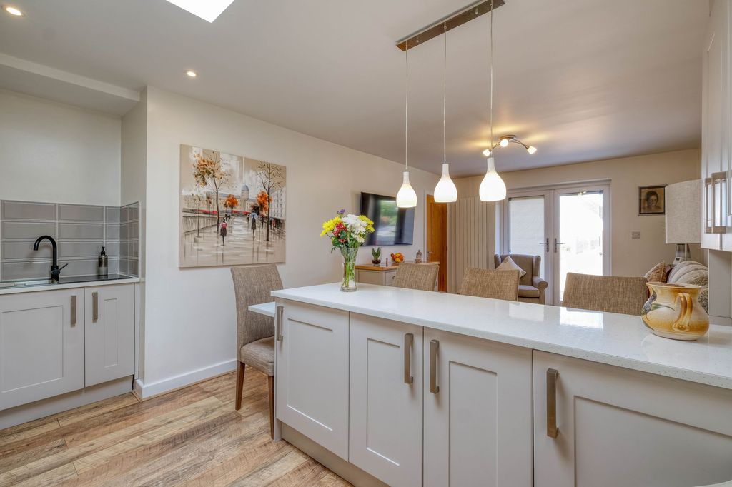 Property photo 3 of 31