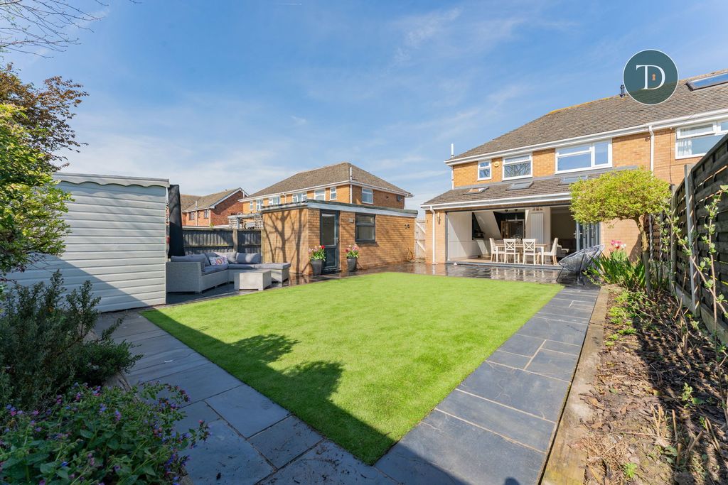 Property photo 3 of 28