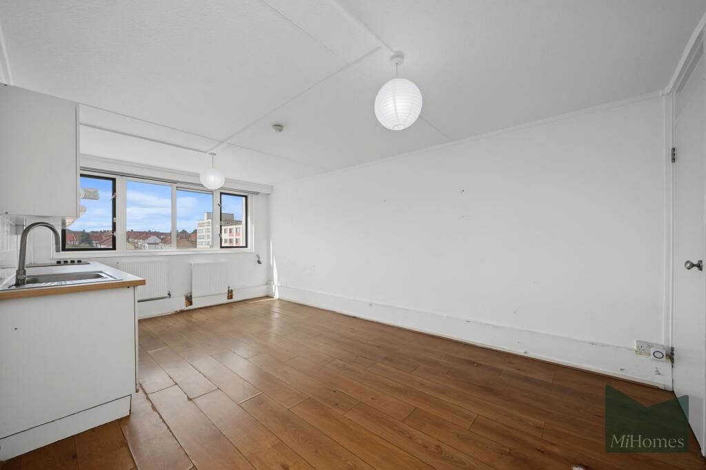 Property photo 3 of 12