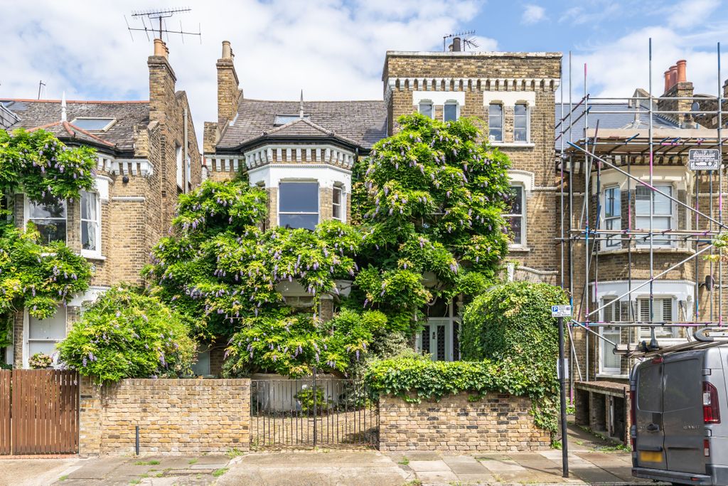 Property photo 1 of 33