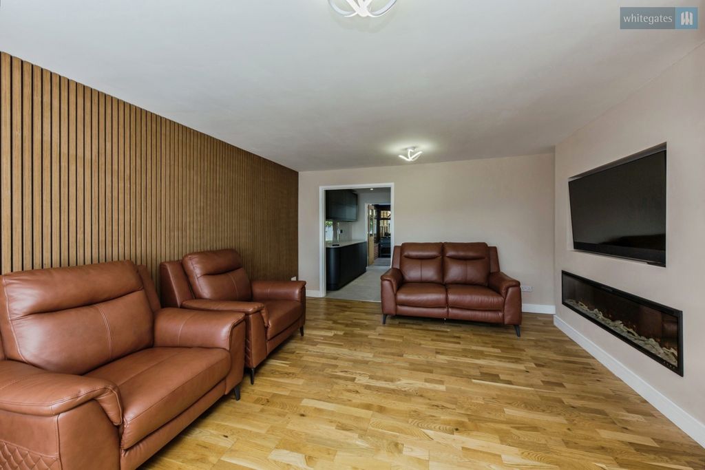 Property photo 3 of 23 Pbox-Img.Jpg