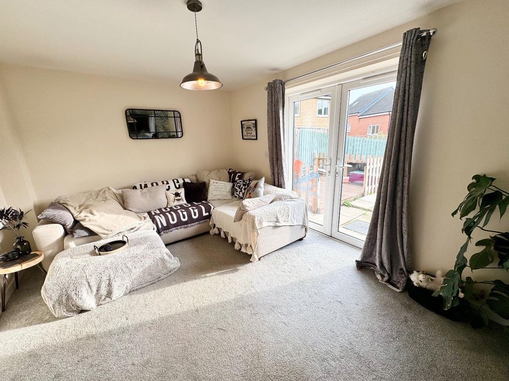 Property photo 3 of 9 Lounge