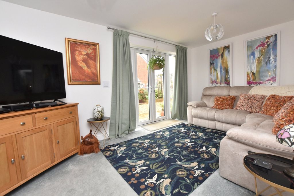 Property photo 3 of 14 Living Room