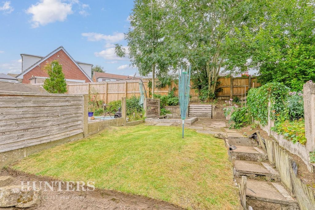 Property photo 2 of 17 Garden