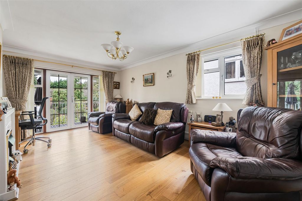 Property photo 2 of 15 8_67994.Jpg